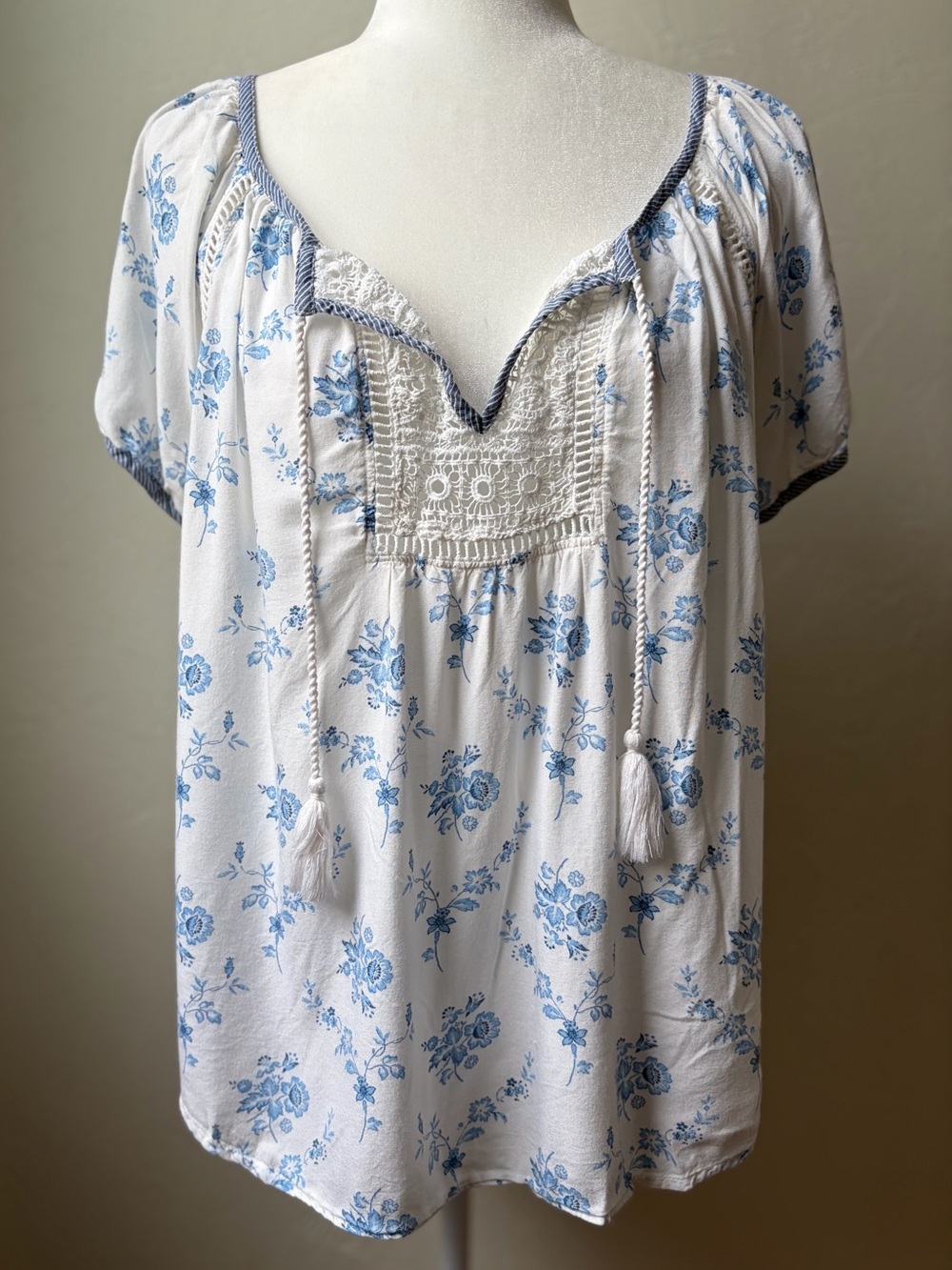 Abercrombie & Fitch Blue Floral Peasant Blouse Lace Boho Top Size M